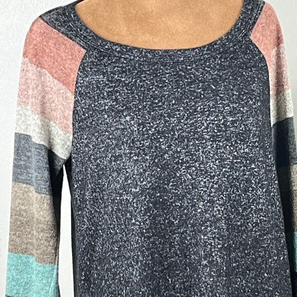 Pink Clover Black Heather w/ Multicolor Long Sleeves Loose Fit Top Size Small - Picture 2 of 8